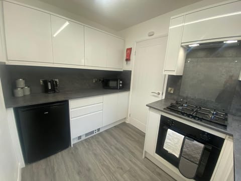 Kitchen or kitchenette, minibar, pet friendly, stove