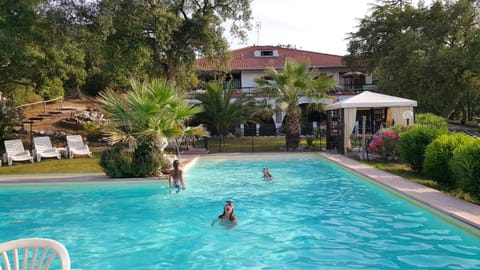 Property building, Pool view, young children, Family