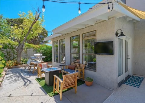 3BR Desert Oasis: King Bd W/POOL House in Spring Valley