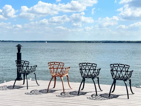 The Lakefront Cottage Chalet in Lake Conroe