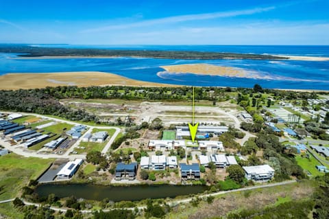 Ocean Breeze in Broadbeach - Linen, heated pool, Free EV Charger House in Inverloch