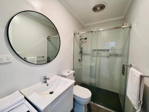 Charming 1BR Granny Flat with Seperate Spacious Living room -Just a Stone's Throw from Newly Renovated Knox Westfield in East Melbourne Bed and Breakfast in Wantirna South