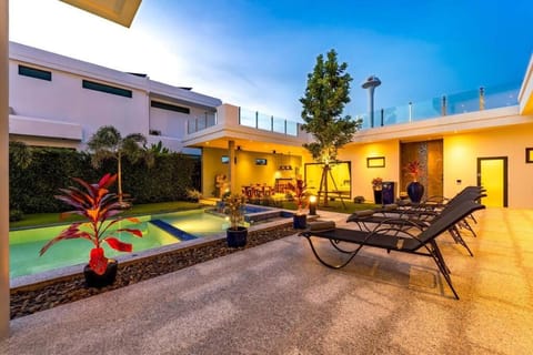 Luxury Modern 6 Bed Private Pool Villa! (LLW) Villa in Nong Kae