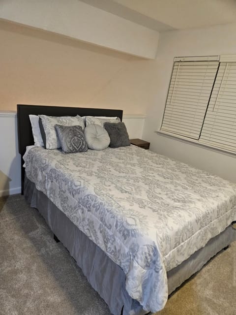 Lofty Haven, your home away from home! Condo in Huntsville