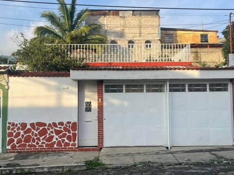 comfortable and spacious house with garage Copropriété in Sacatepéquez Department