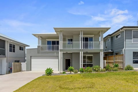 Seaside Bliss with Ocean Views Apartment in Lake Macquarie