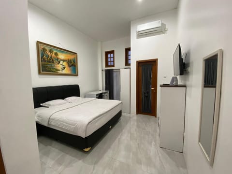 Bed, Photo of the whole room, Bedroom, air conditioner