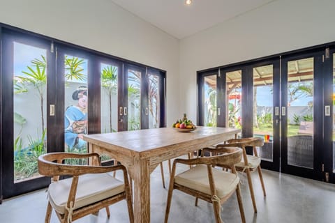 Living room, Dining area, Garden view