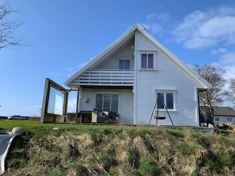 Property building, Spring, Day, Garden