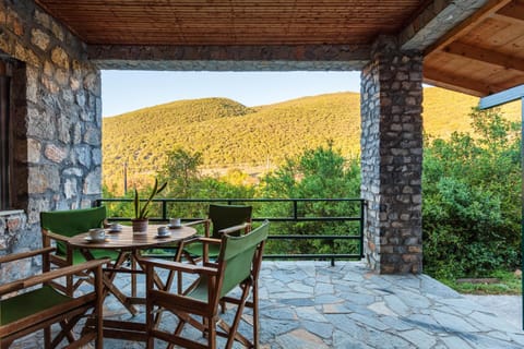 Patio, Day, Natural landscape, View (from property/room), Balcony/Terrace, Mountain view