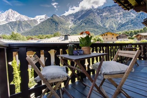 Nearby landmark, Day, Natural landscape, View (from property/room), Balcony/Terrace, Dining area, Mountain view