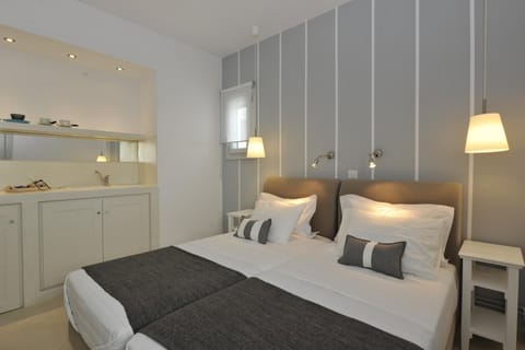 Kitchen or kitchenette, Bedroom