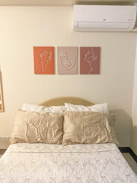 Bed, Photo of the whole room, Bedroom, air conditioner