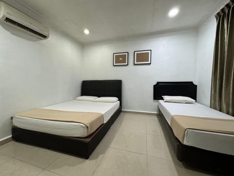 Bed, Photo of the whole room, Bedroom, air conditioner