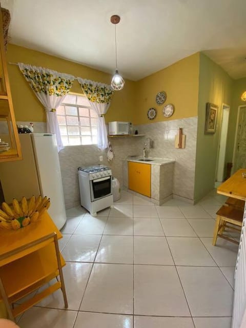 Kitchen or kitchenette, Dining area, minibar, pet friendly, stove