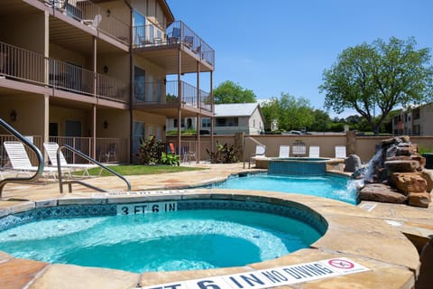 WW i102 Restful River Retreat Apartment in New Braunfels