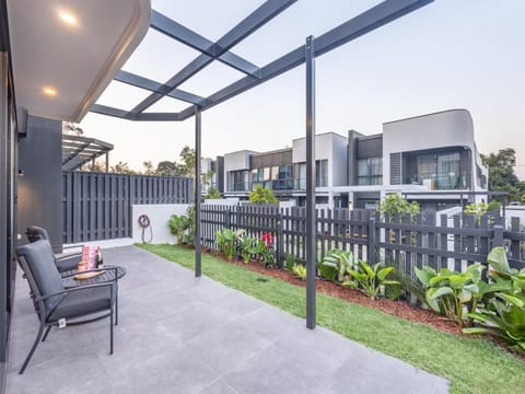 Conveniently Located Luxury 4BR Townhouse House in Brisbane