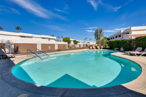 Pet-Friendly California Escape with Pool and Hot Tub! Casa in Cathedral City