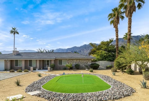 Vibrant Retreat with Beautiful Views - A Ryson Property House in Palm Springs