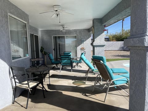 Cute 2 bedroom home with pool and RV parking House in Lake Havasu City
