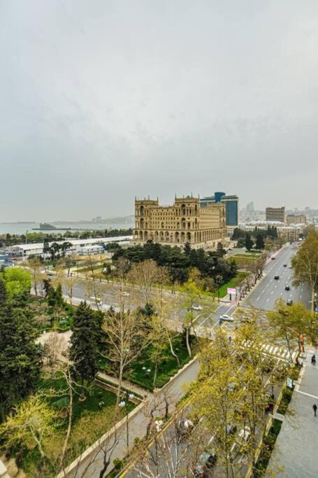 Sea View Lux Home Condo in Baku