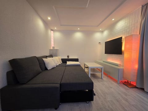 Bed, TV and multimedia, Living room, Evening entertainment, Bedroom