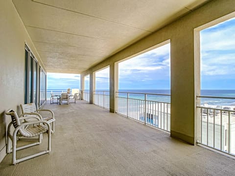 Penthouse Condo with wrap around views of the ocean - SR802 Condo in Edgewater