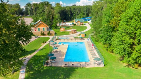 Bird's eye view, Pool view