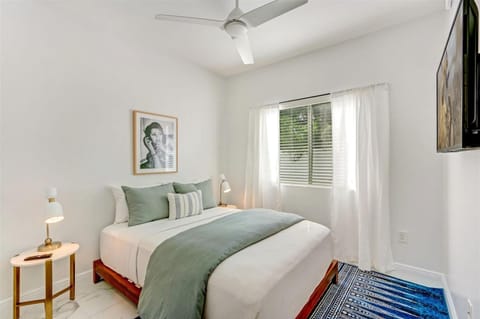 Wynwood Jumbo - Sleeps 16 & free parking Condo in Miami