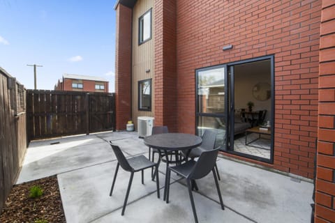 Modern 2-Bed Townhouse Near Hamilton Lake Domain House in Hamilton