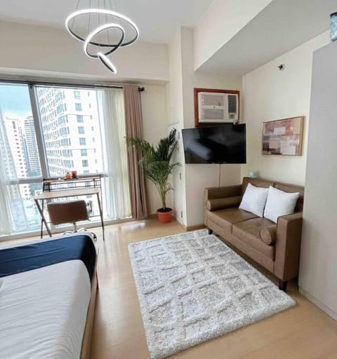Avant at the Fort BGC Corner Unit with Scenic View Condo in Makati
