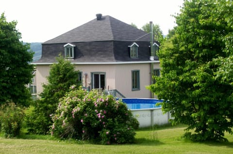 Pool view, Pool view