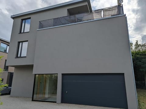 Stylish 2BR Apartment w/ Garage+Garden in Howald/Hesperange Condominio in Luxembourg