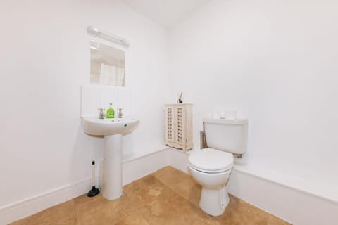 Exhilarating 2BD Flat with Outdoor Patio Dublin! Apartment in Dublin