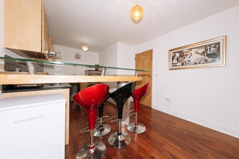 Exhilarating 2BD Flat with Outdoor Patio Dublin! Apartment in Dublin
