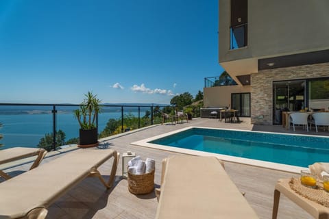 Seaview Villa Matea with 4 en-suite Bedrooms, Whirlpool, Sauna, Private pool Chalet in Put Lokve