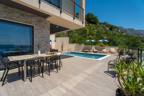 Seaview Villa Matea with 4 en-suite Bedrooms, Whirlpool, Sauna, Private pool Villa in Put Lokve