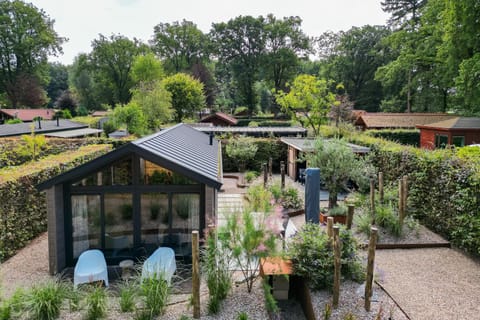 Modern ingericht chalet op groen park op de Veluwe House in Epe