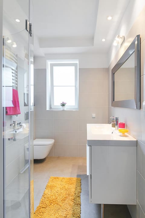 Toilet, Day, Bathroom