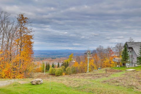 Ski-InandSki-Out Townhome in Jay Peak Ski Resort! Maison in Jay