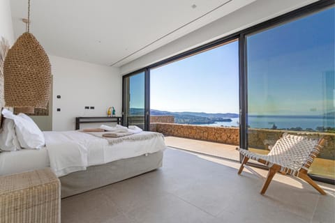 Bed, View (from property/room), Balcony/Terrace, Photo of the whole room, Bedroom, Sea view, towels