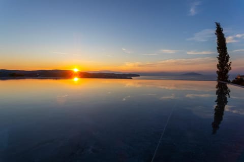 View (from property/room), View (from property/room), Landmark view, Pool view, Pool view, Sea view, Sea view, Swimming pool, Seasons, Sunset