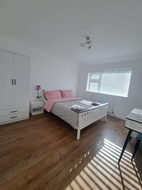 GATWICK HOUSE Vacation rental in Crawley