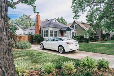 Oasis East Sac Charming Home with Saltwater Pool and Casita House in Sacramento