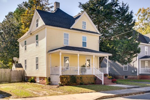 Charming Salisbury Getaway with Grill and Fire Pit! House in Salisbury