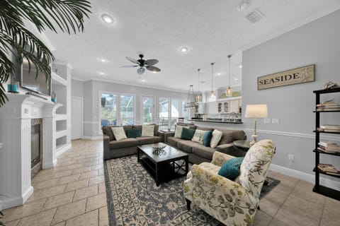 Destiny Casa - PRIVATE HEATED POOL and 6 SEATER GOLF CART House in Destin