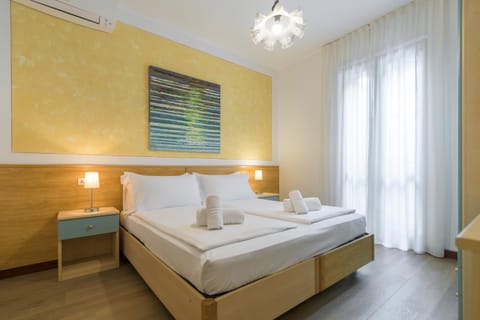 Bed, Bedroom, towels, air conditioner