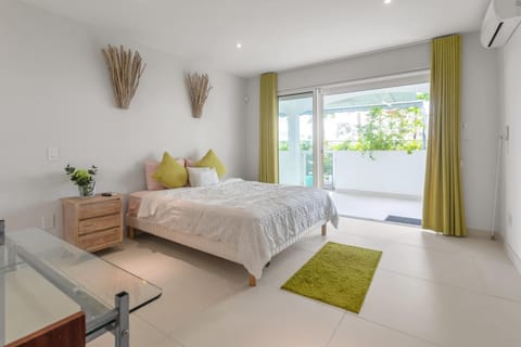 Maho Beach House - Modern 1 Bedroom Luxe Apartment in Simpson Bay