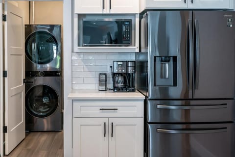 Charmer Downtown 3BR Home w Free Parking near UofO House in Eugene