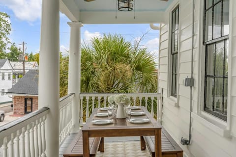 The Palmetto House B- Walk To King Street Condo in Charleston